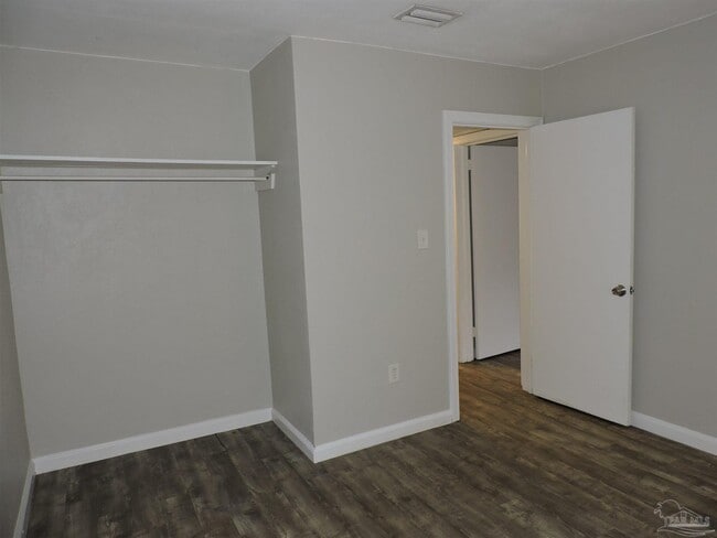 Building Photo - 220 E Highland Dr