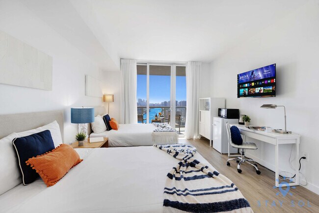 Building Photo - 2602 E Hallandale Beach Blvd