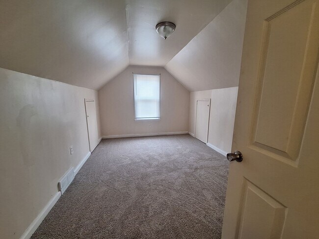 Building Photo - Cozy Four Bedroom Bungalow