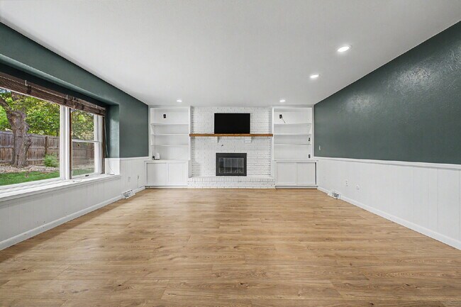 Building Photo - "Spacious 4-Bedroom Oasis with 4 Full Baths in Prime Englewood Location – 3306 Sq. Ft. of Comfort...
