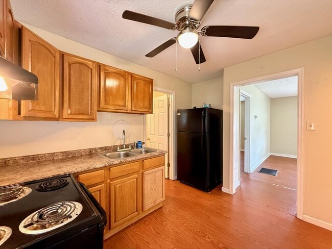Building Photo - 2884 Blue Ridge Dr