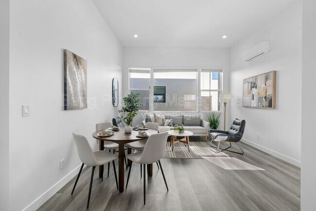 Building Photo - 1638 Elm Ave