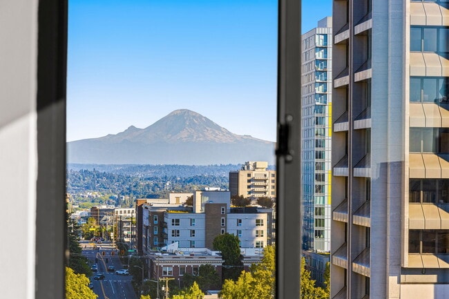 Building Photo - 1105 Spring St