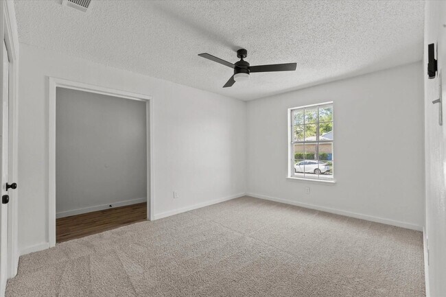 Building Photo - 5310 Vagas Dr