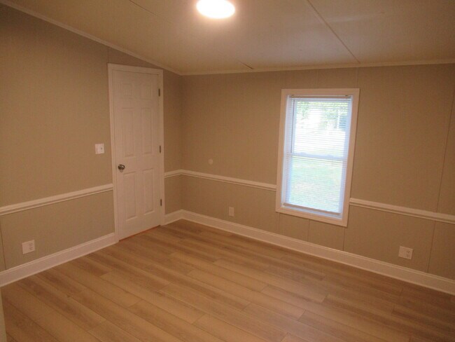 Building Photo - Move-In Ready 3-Bedroom Home in North Lincoln School District!