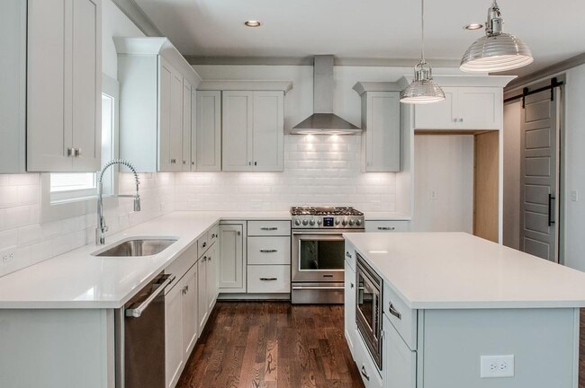 Building Photo - 503 Acklen Park Dr