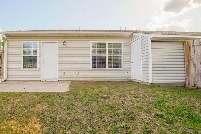 Building Photo - 402 Wincrest Ln