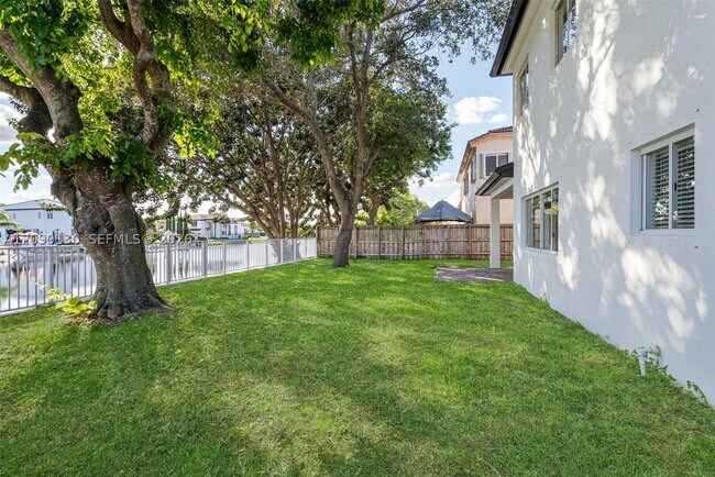 Building Photo - 16350 SW 50th Terrace