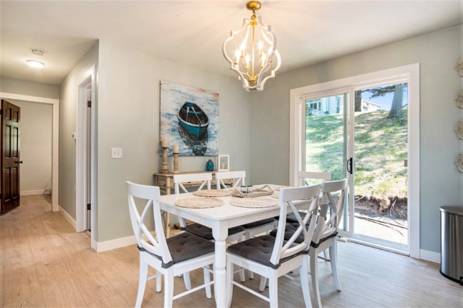 Building Photo - 2245 Lakeshore Dr