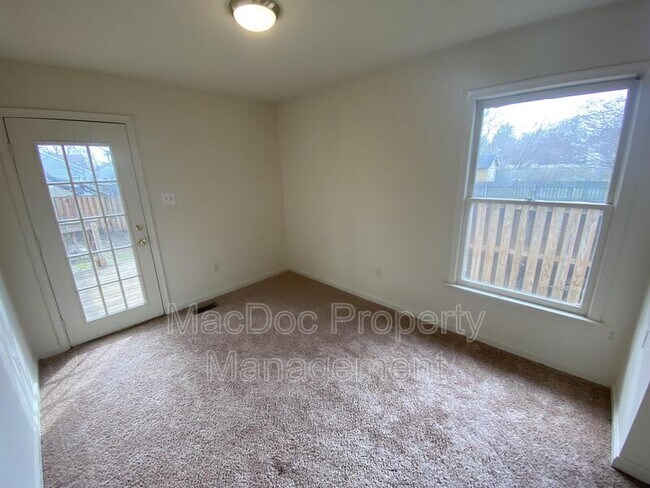 Building Photo - 227 Bend Farm Rd