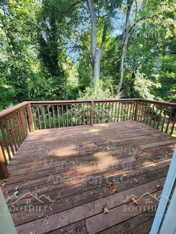 Building Photo - 613 N Pointe Creek