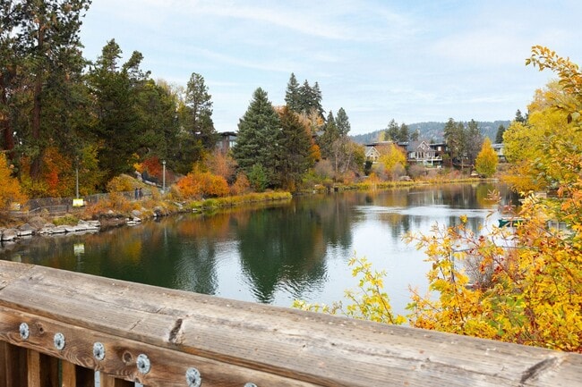 Building Photo - Remodeled & Charming 4 bed/3 bath w/ Yard and Hot Tub