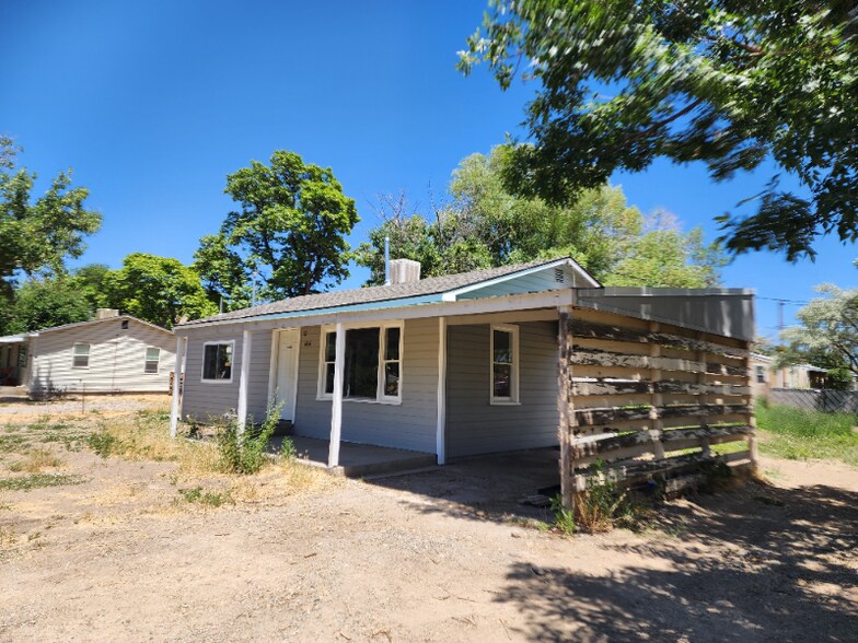 Building Photo - 646 Lois St