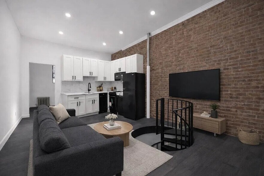 Building Photo - 518 E 83rd St