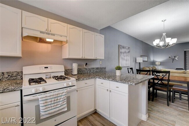 Building Photo - 352 Amber Pine St