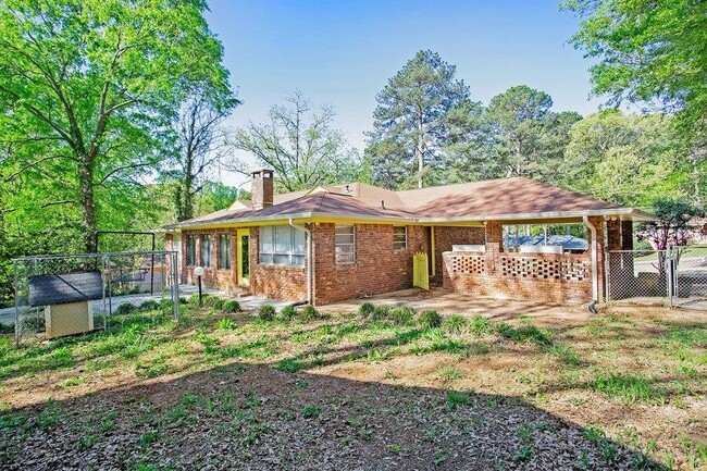 Building Photo - 2837 Hermosa Dr