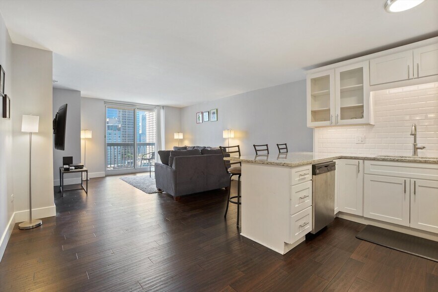 Building Photo - 545 N Dearborn St