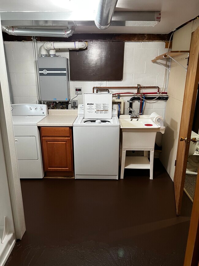 Laundry - 1428 Latouche St