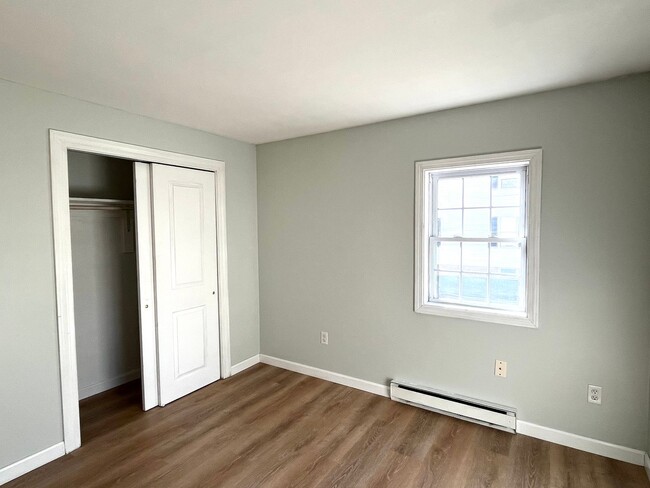 Building Photo - 2BR/1BA Available Now!! - Newly Renovated!...