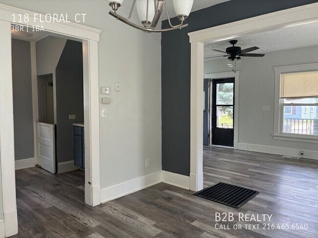 Building Photo - 118 Floral Ct