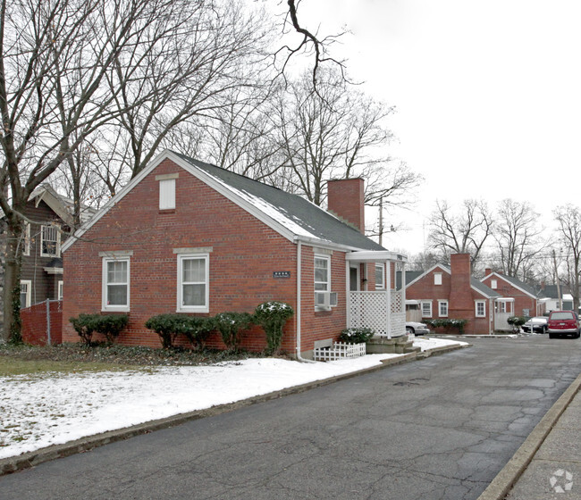 Primary Photo - Colonial Village Apartments