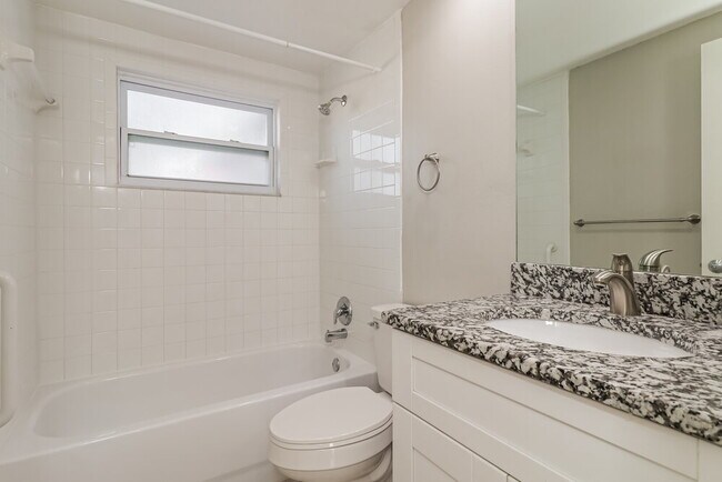 Building Photo - 4045 Grayton Dr