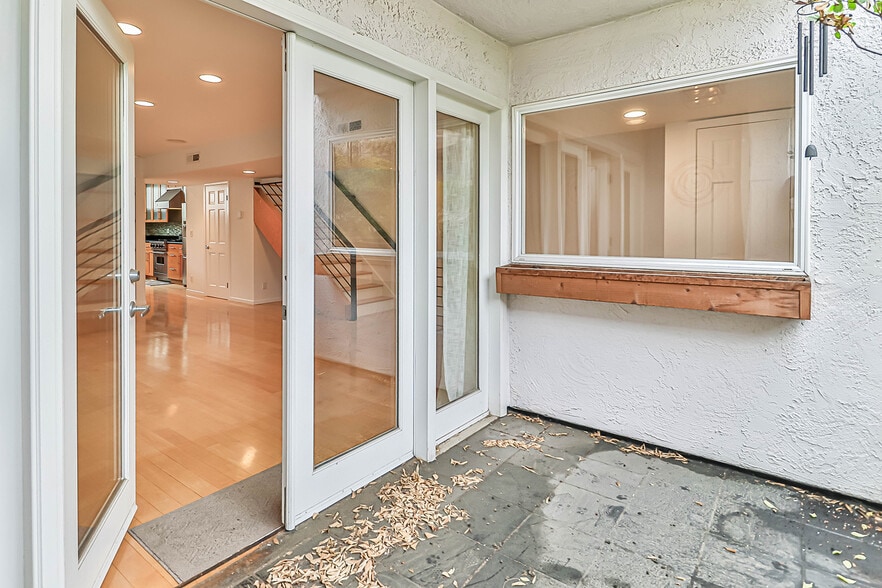 Living room patio - 1115 19th St