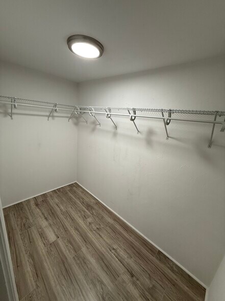 Building Photo - 148 Vernon St