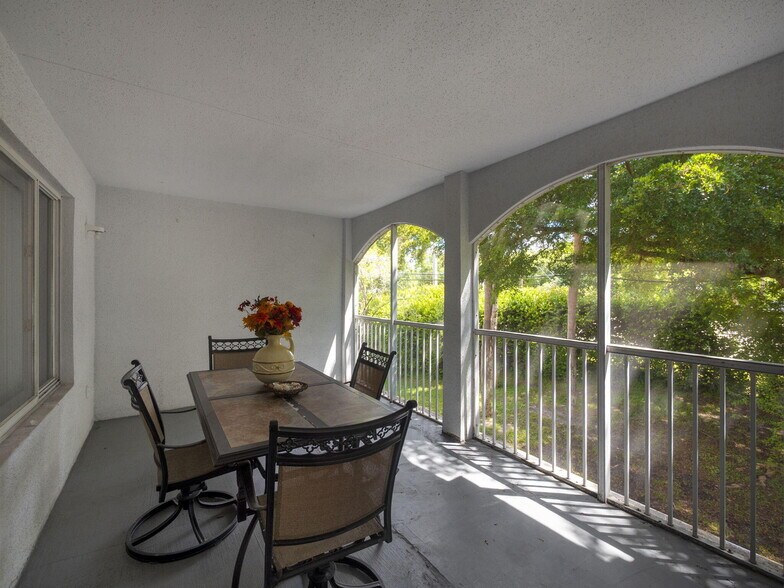 Building Photo - 815 W Boynton Beach Blvd