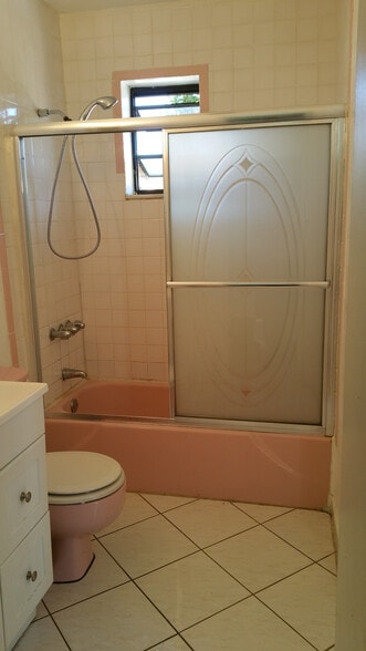 Building Photo - 2842 Van Buren St