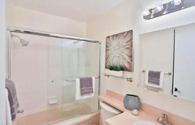 Building Photo - 280 Easy St