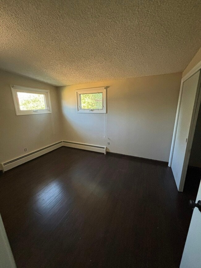 Building Photo - 2217 Cherry Dr