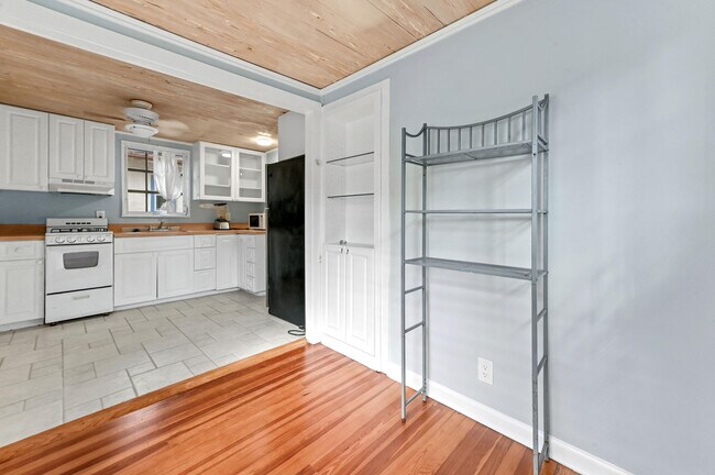 Building Photo - 424 51st St