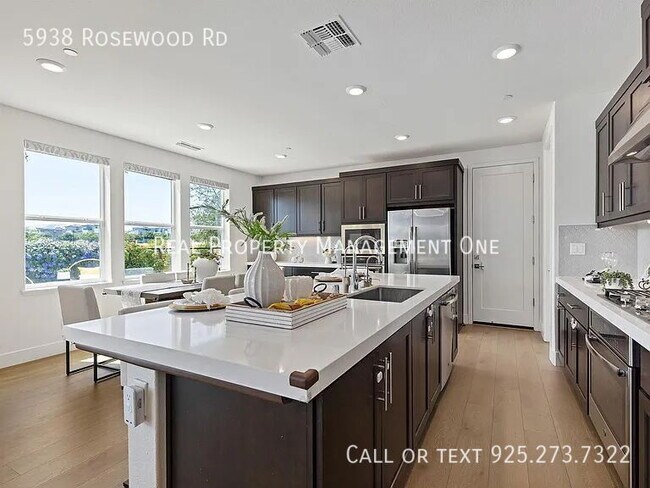 Building Photo - 5938 Rosewood Rd