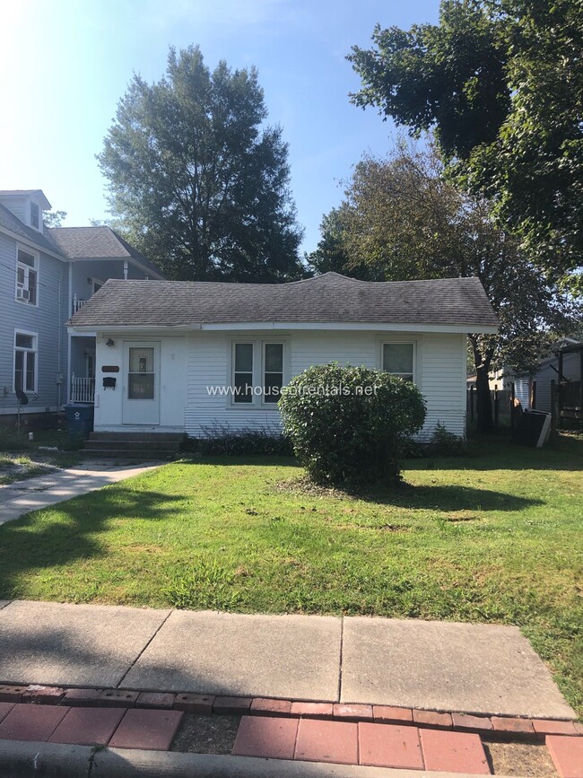Primary Photo - 301 W Grand Ave