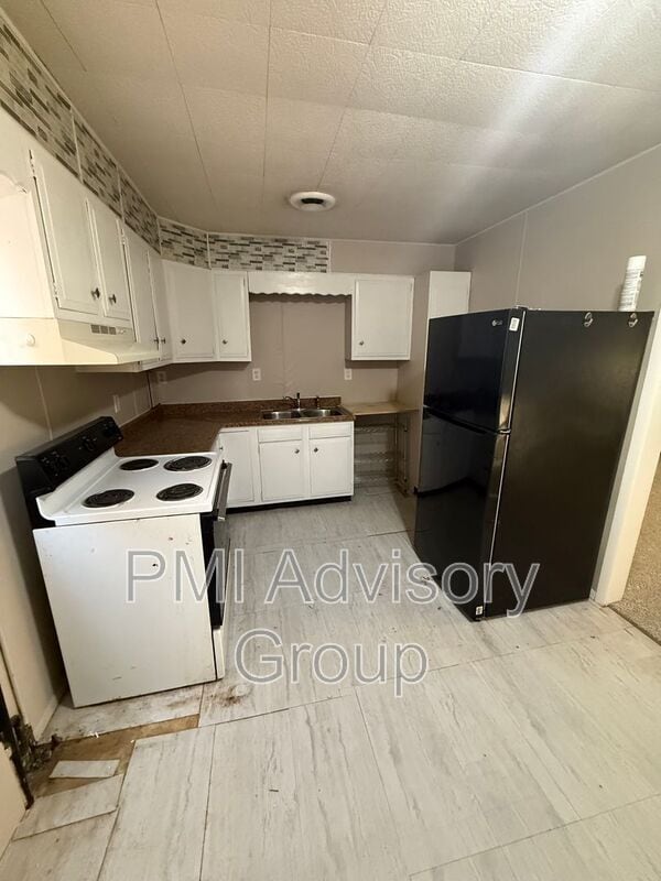 Building Photo - 2220 SW Morningside Rd