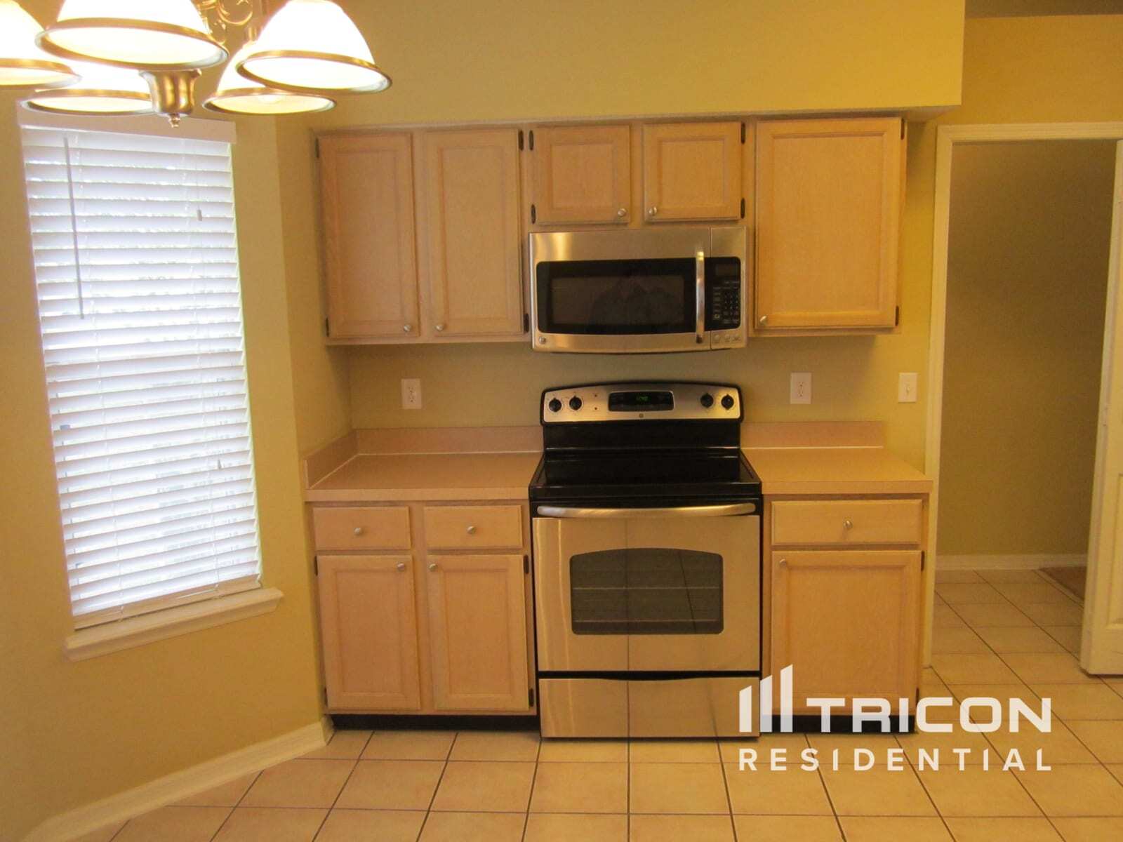 Building Photo - 8465 Country Bend Cir W