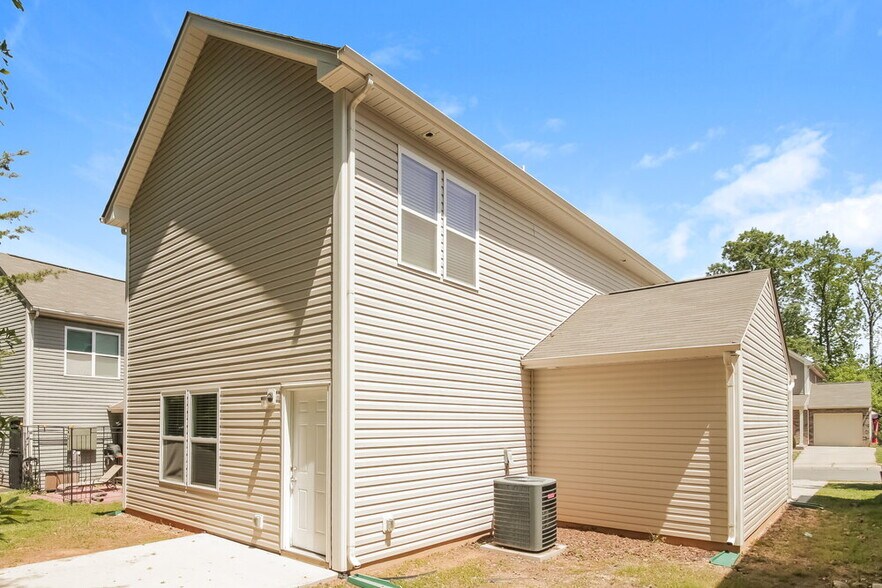 Building Photo - 330 Cornielle Ln