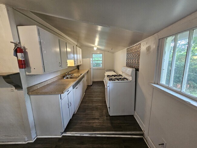 Building Photo - 728 Rhode Island St