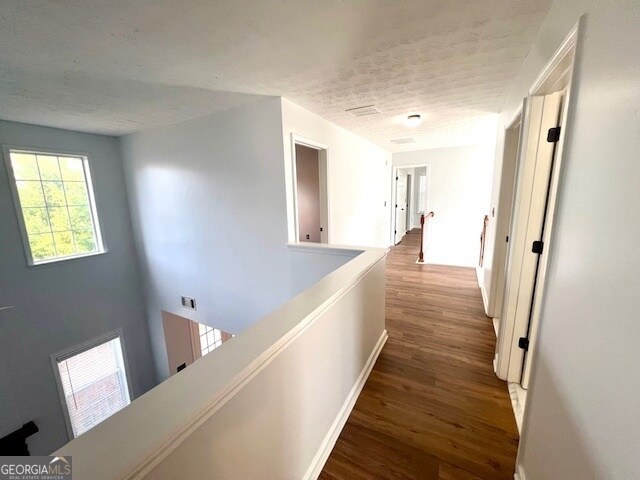 Building Photo - 3320 Northcliff Dr