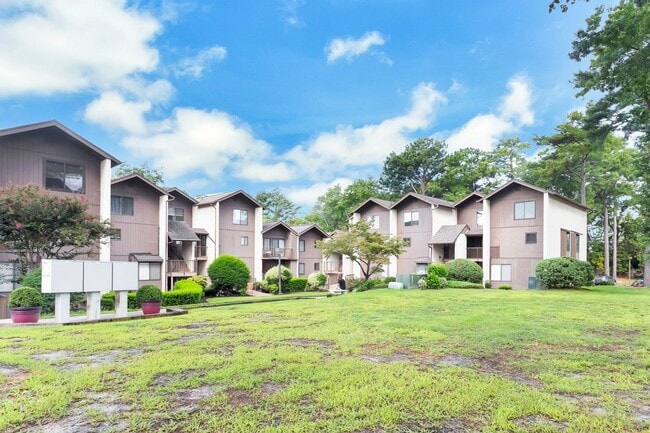 Building Photo - Charming First Floor Condo Available for Rent