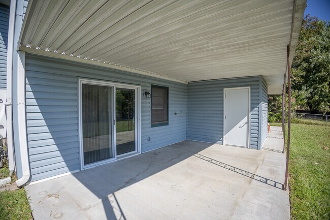 Building Photo - 493-495 Perrey Dr