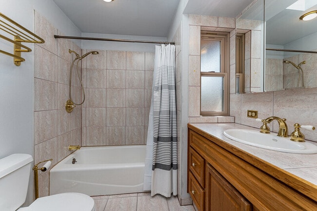 Building Photo - 9215 Evanston Ave N