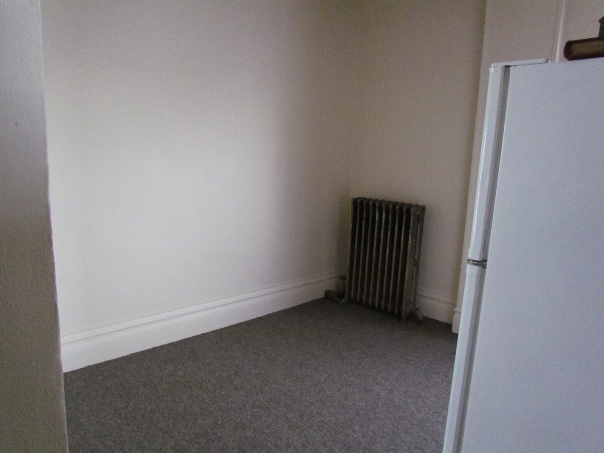 Building Photo - 327 E Cherry St