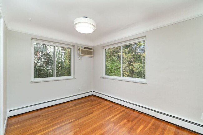 Building Photo - 3519 Linwood Ave