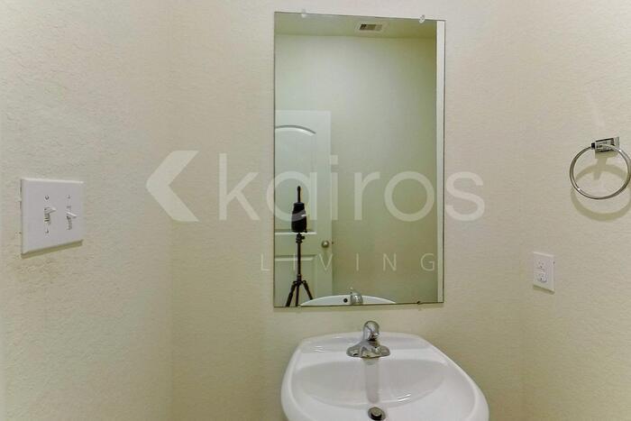 Building Photo - 5523 Littoral Rd