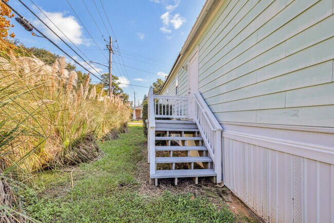 Building Photo - 171 Paradise Ave