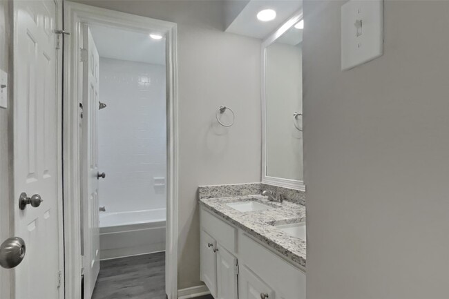 Building Photo - 3019 Highland Laurels Dr