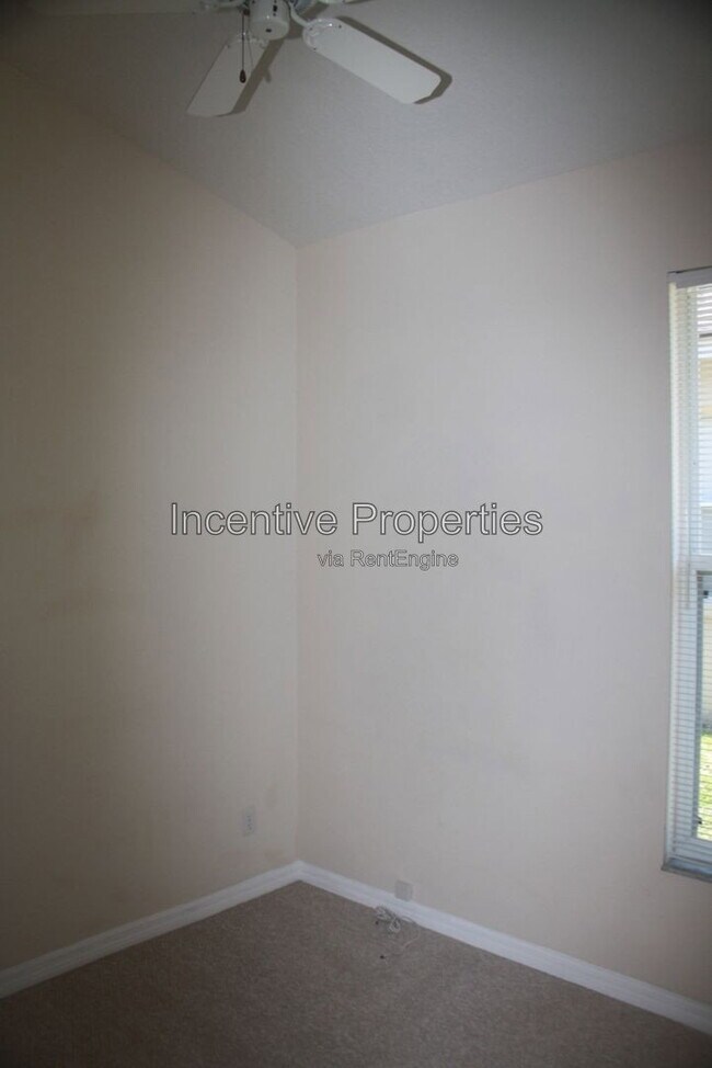 Building Photo - 817 Lakeworth Cir