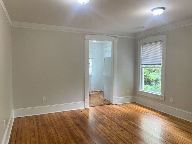 Building Photo - 1108 Boulevard